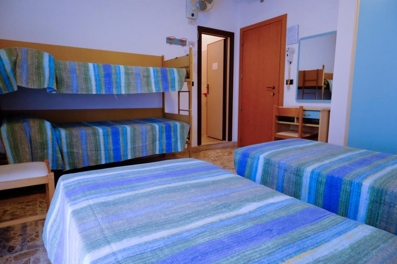 Hotel Chiara Rimini Bagian luar foto