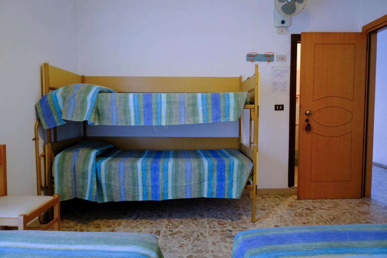 Hotel Chiara Rimini Bagian luar foto