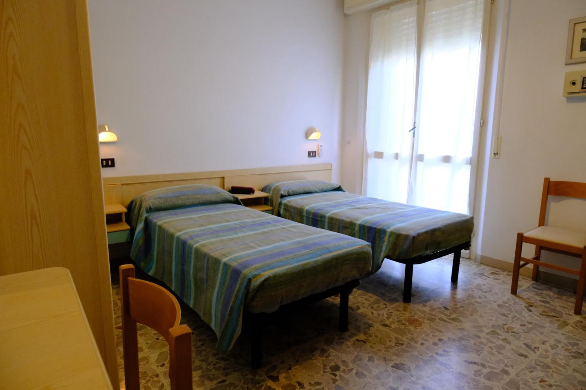 Hotel Chiara Rimini Bagian luar foto